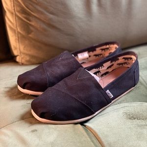 Black Alpargata Toms Men’s size 10 worn twice only!